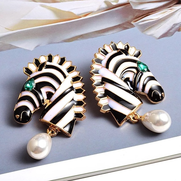 NWT Black + White Stripe Zebra Pearl Drop Earrings - Picture 4 of 15